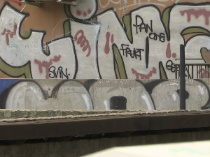 "Уметник" оде, а рачун остаје – станаре графити коштају више, него починиоца