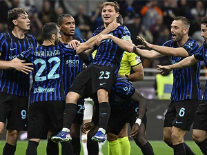 Фудбалери Интера после преокрета победили Комо и пласирали се у финале Купа Италије