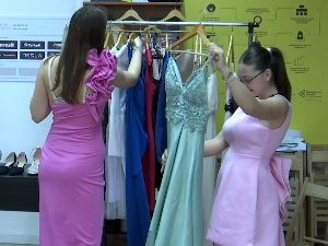 Ниш: Гардероба за матурско вече по повољним ценама и помоћ за клинику за неонатологију