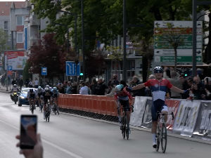 Српски репрезентативци у Пожаревцу на циљу прве полуетапе бициклистичке трке