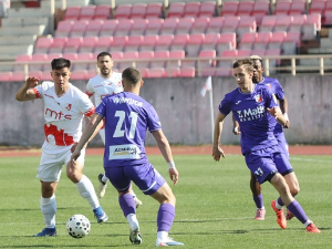 Два црвена картона, голеада и победа Радничког у Нишу