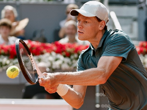 Синер наговестио пораз, па преокренуо против Бонзија