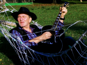 Новим спотом, „Бане Ексер и Каубоји“ представили још једну љубавну причу у ритму прерије