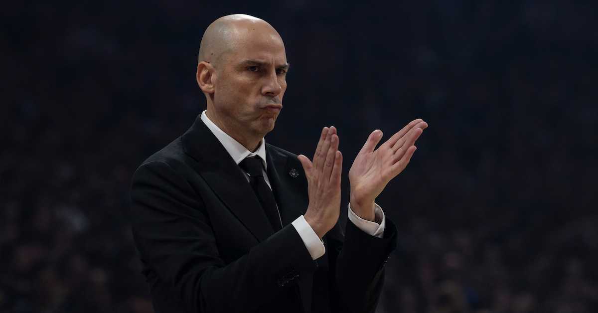 Време је да се са трибина запева Жоану Пењароји