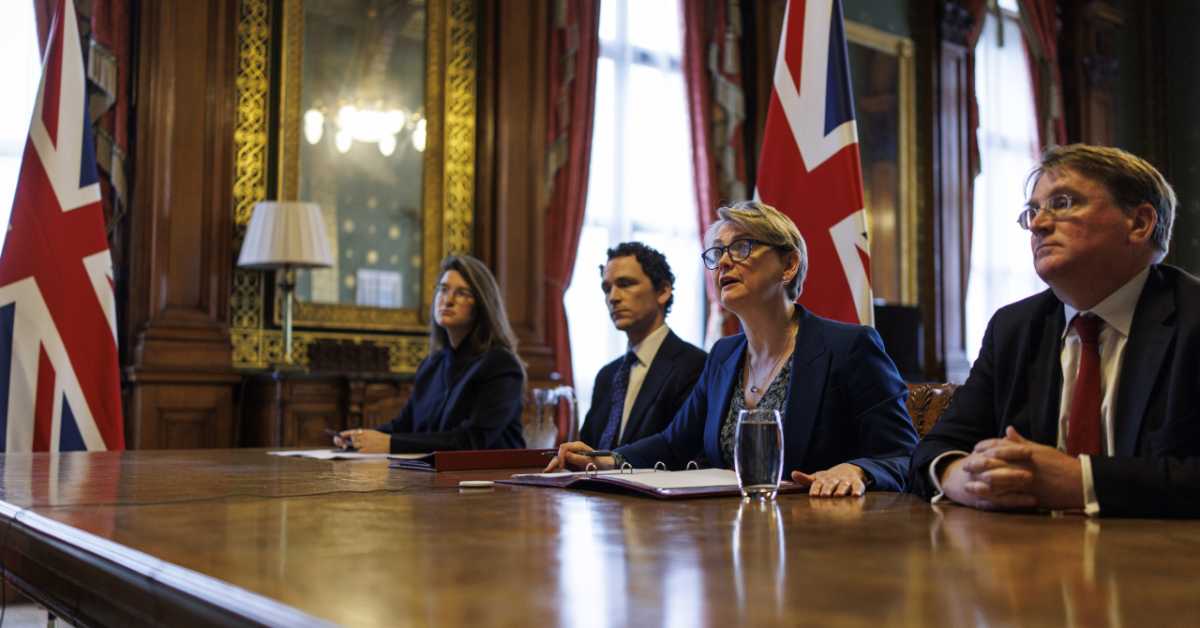 Блокада Ормуског мореуза подигла тензије – Лондон иницира разговоре, страх од новог енергетског удара