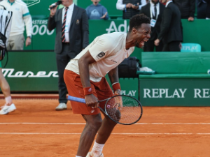 Монфис преокретом започео последњи Монте Карло у каријери и поставио нове рекорде