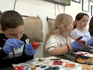  Шабац: Ускршња јаја и колаче заједно припрема више генерација