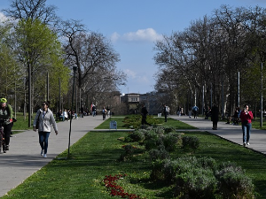 Хладно јутро у Србији, током дана смена сунца и облака
