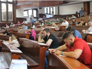 Јутарњи програм из три студија