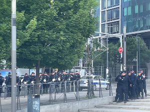 Две групе грађана на Славији поставили штандове, присутна полиција
