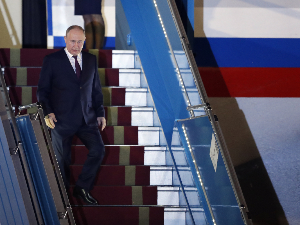 Путин допутовао у Пекинг, у среду свечани дочек на Тргу Тјенанмен