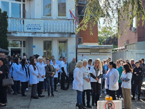 Протест у Грачаници због хапшења директора здравствених и образовних установа
