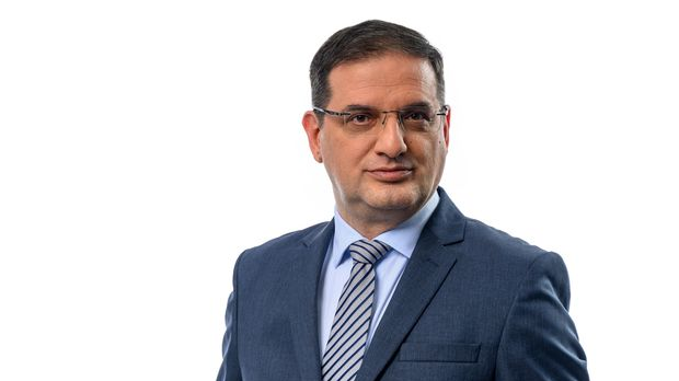 За столом са  Апостолом: Гост Вук Јеремић