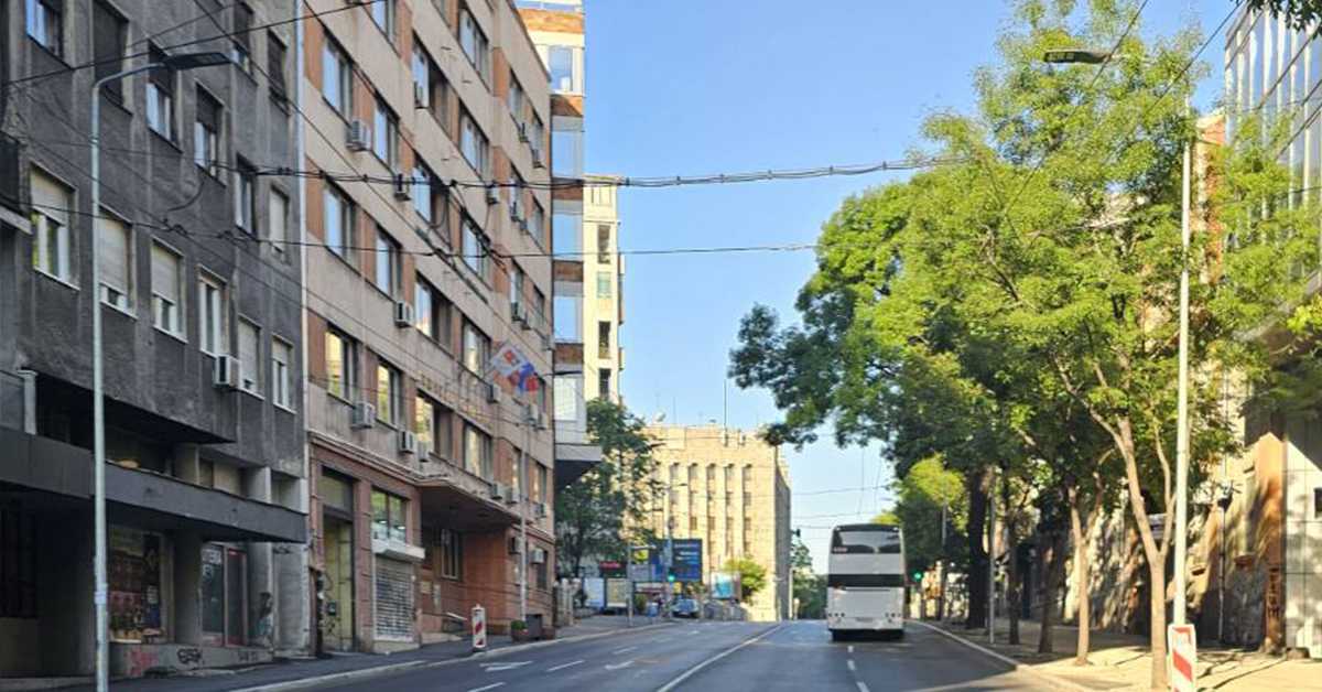 Сунчано и веома топло, током ноћи пролазни пљускови