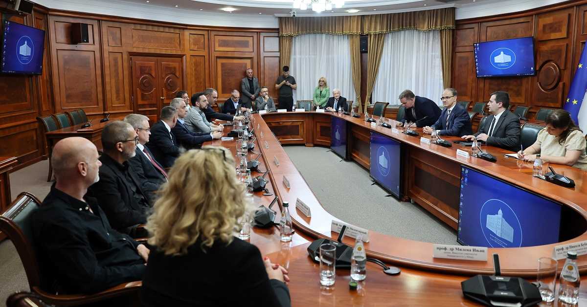 Мацут са деканима друштвених факултета наставио разговоре о високом школству