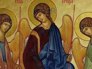 Свете Тројице или Духови - oбичај је да се куће и цркве украшавају цвећем и гранчицама