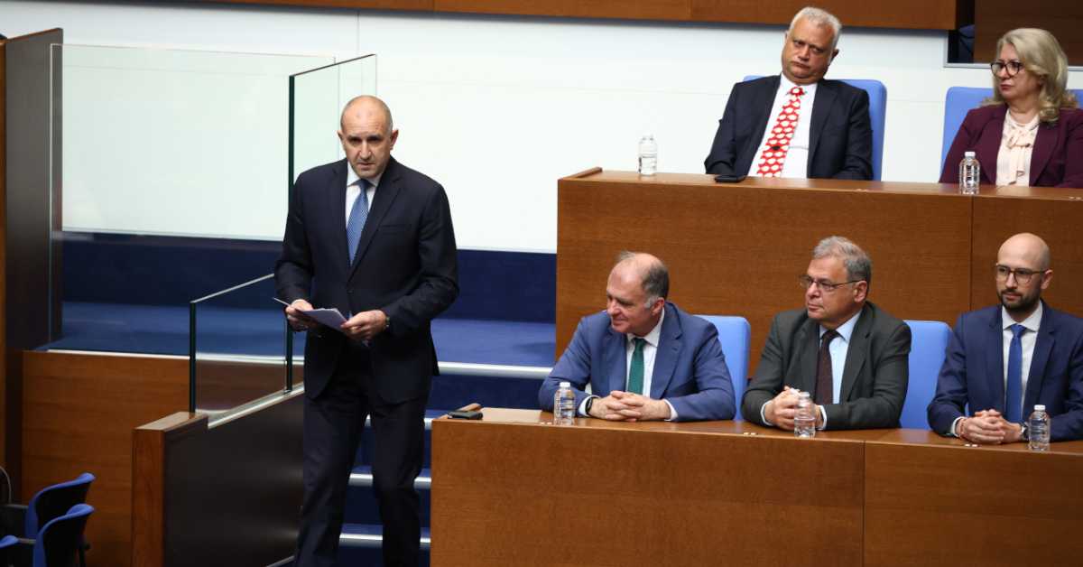 Бугарска изабрала Владу, Румен Радев премијер