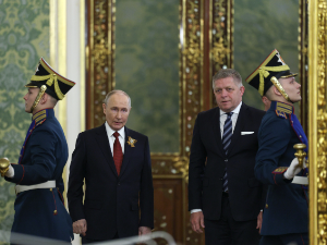 Да ли је Фицо пренео поруке Зеленског Путину; Москва; Кијев није покушао да поремети Параду, али крши примирје