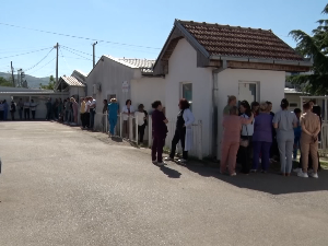 Настављају се протести здравствених и просветних радника у Грачаници