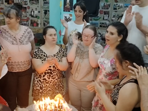 Шта младима са менталним потешкоћама и њиховим родитељима значи дневни боравак "Дуга" у Лесковцу?