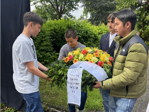 "Тамо далеко" одјекнуло Оснабриком: Млади из Србије чувари сећања на претке