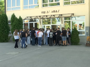 Трећег дана мале матуре осмаци полагали тестове из изабраног предмета   