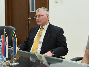 Професор Алберт Клајн о легалности бомбардовања - ко саветује команданта америчке војске
