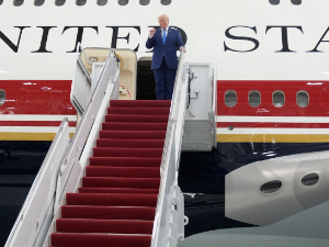 Луксузна летећа Бела кућа – Трамп представио нови председнички авион који му је поклонио Катар