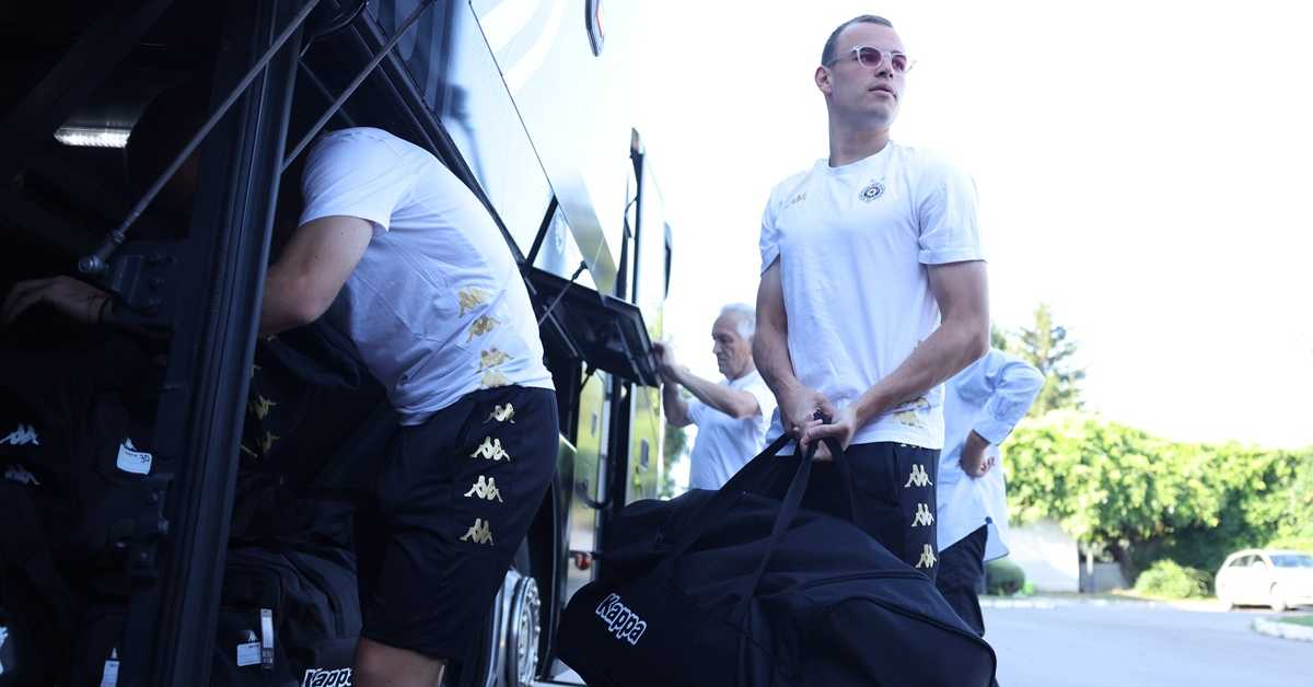 Фудбалери Партизана отпутовали у Словенију, Илић повео 26 играча