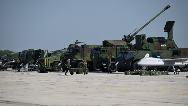 Приказ наоружања у Батајници – мигови 29, хеликоптери Х-145, лансери ракета