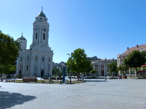 Тропски дан, неко се купа у зноју, неко у базену