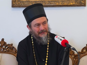 Епископ Доситеј: Подсмевање чекању у реду за Појас је одраз неразумевања вере и духовног буђења