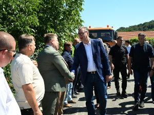 Вучић обишао радове на деоници пута код Лесковца: Ово значи живот за село, морамо још да улажемо