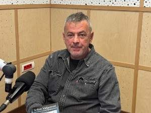  Срђан Ваљаревић: „Клинч”