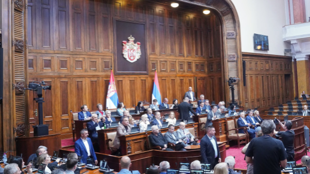Настављена седница Скупштине о неповерењу Влади Србије