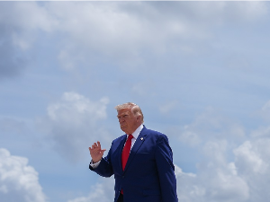 Трамп негира да САД остају без муниције за сукоб с Ираном; Нетанјаху стиже у Вашингтон