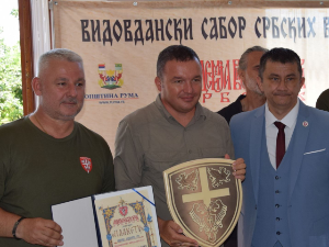 Плакета удружења ратних ветерана за емисију "Дозволите..." 
