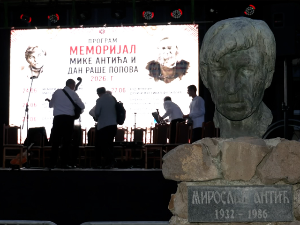 Меморијалом "Мирослав Антић" и Данима "Раше Попова", Мокринчани чувају сећање на двојицу великана писане речи 
