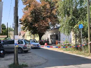 Кеса са непознатим садржајем пронађена у Новом Саду – сумња се да је у њој експлозивна направа, део улице затворен