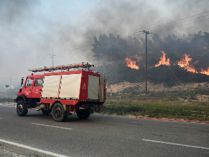 Ситуација на Халкидикију мирнија, туристи из Србије нису угрожени; Пожар у Омишу стигао до центра града