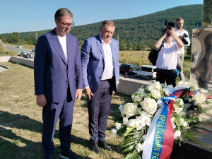 Вучић: Злочин на Петровачкој цести не смемо заборавити, наставићемо да помажемо Србима у РС и ФБиХ