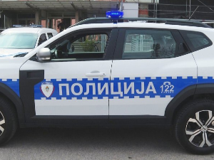 Мушкарац се аутомобилом залетео у људе код Билеће, три особе повређене