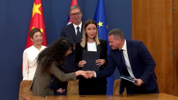 Потписан споразум са кинеском компанијом о изградњи фабрике батерија у Инђији; Вучић: Ово је велика вест за нас