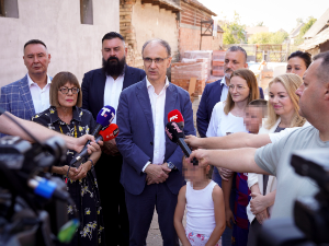Мацут: Србија се труди да свим прогнаним породицама омогући добре услове живота