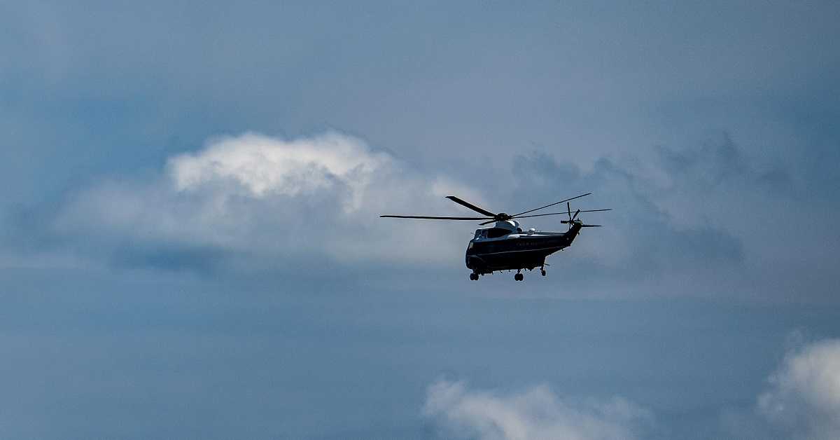 Комерцијални авион пришао хеликоптеру у којем је био Трамп, истражују се околности