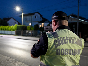 Пресретачи зауставили двојицу возача, више од 130 километара на час изнад дозвољене брзине