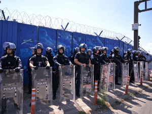 Пресуде вођама тзв ОВК, дан после – у српским срединама мирно, демонстранти поново напали седиште Еулекса