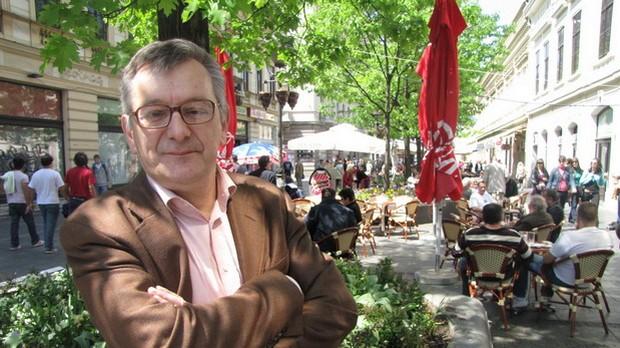 С песником у подне: Никола Вујчић: ,,Осипање“