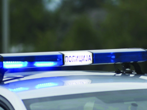 Отац пијан возио шесторо деце и слетео са пута код Алибунара – двоје животно угрожено