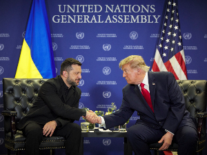 Зеленски Трампу: Разговор са Путином у трилатералном формату; Кремљ: Ништа се не постиже примирјем